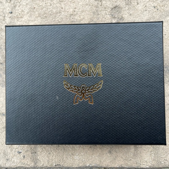 MCM womens card holder - Picture 5 of 5